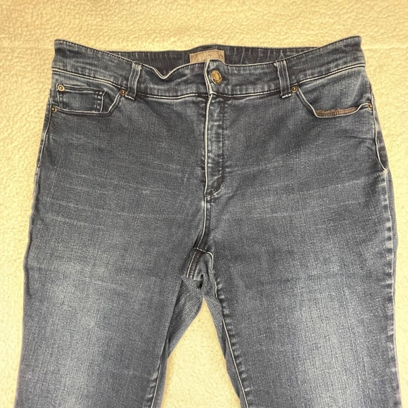 Women’s Chico’s So Slimming 2.5 Regular Blue Jeans - Picture 3 of 12